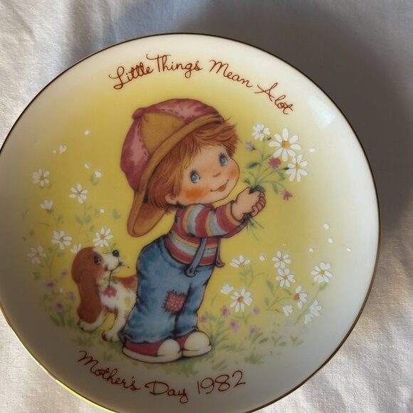 RARE VINTAGE AVON MOTHER'S DAY PLATE – 1982 "LITTLE THINGS MEAN ALOT" - Picture 3 of 4